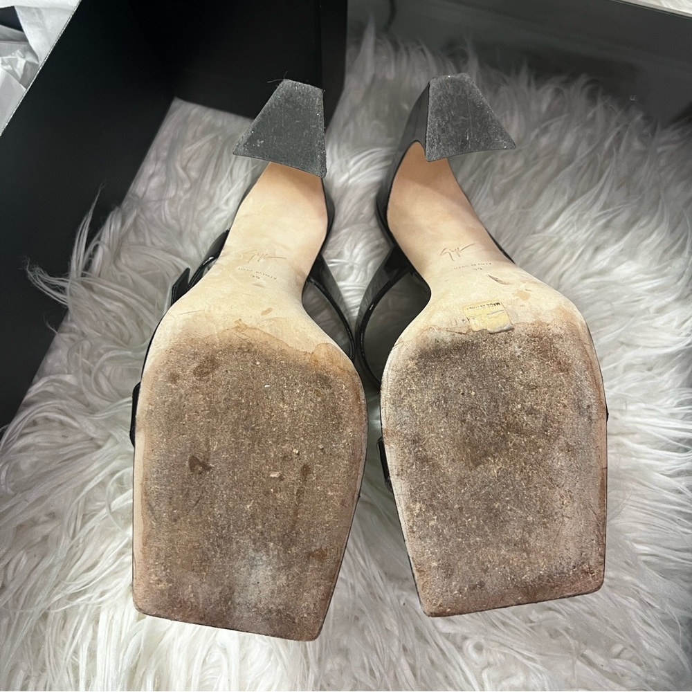 Giuseppe Zanotti
Musa buckled 105mm mules - Picture 8 of 8